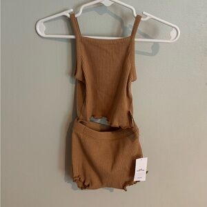 0-3M- Old Navy Tan Ribbed Baby Outfit. Brand new